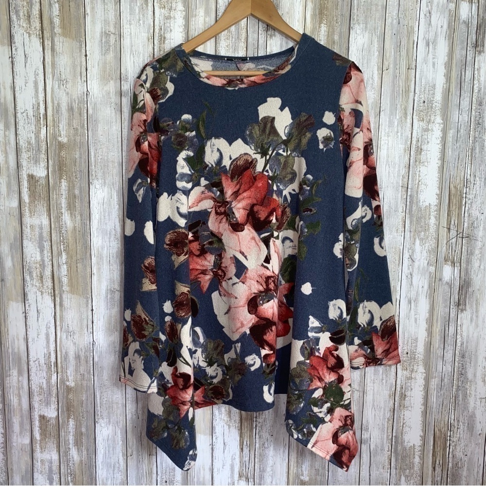 Jodifl Floral Oversized Sweater - Picture 1 of 5